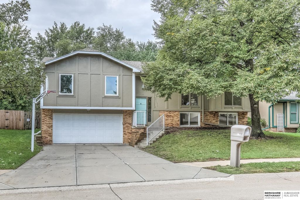 15123 Bemis Street, Omaha, NE 68154