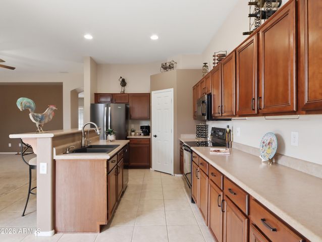 1677 E HAWKEN Place, Chandler, AZ 85286