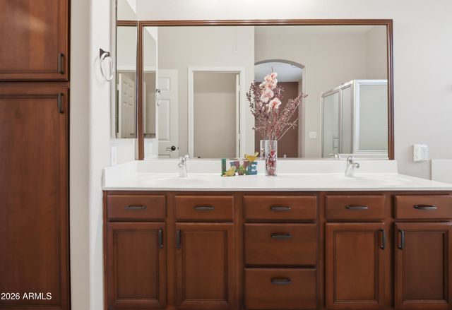 1677 E HAWKEN Place, Chandler, AZ 85286
