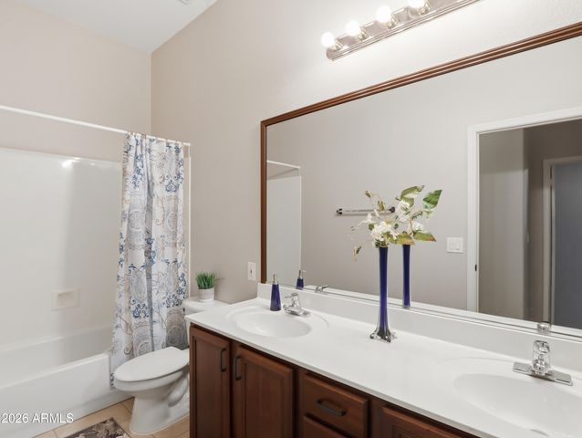 1677 E HAWKEN Place, Chandler, AZ 85286