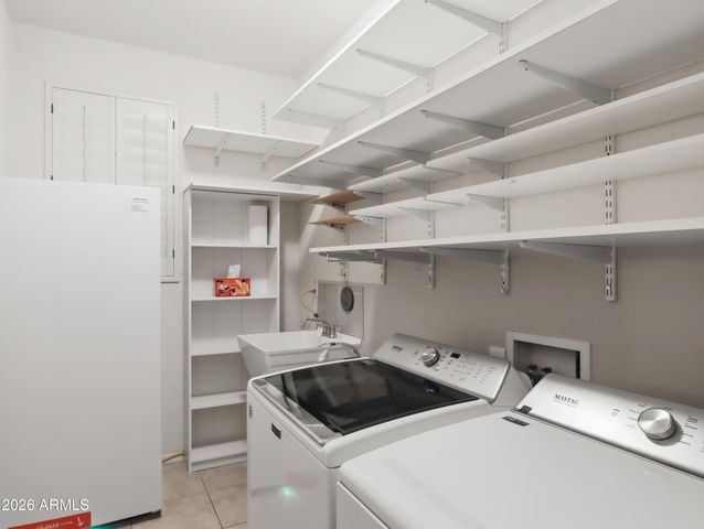 1677 E HAWKEN Place, Chandler, AZ 85286
