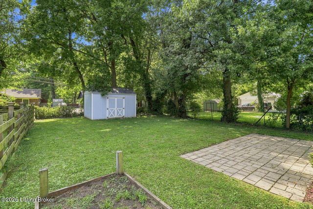 624 Country Club Rd, Louisville, KY 40206