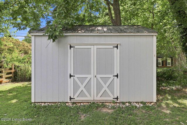 624 Country Club Rd, Louisville, KY 40206