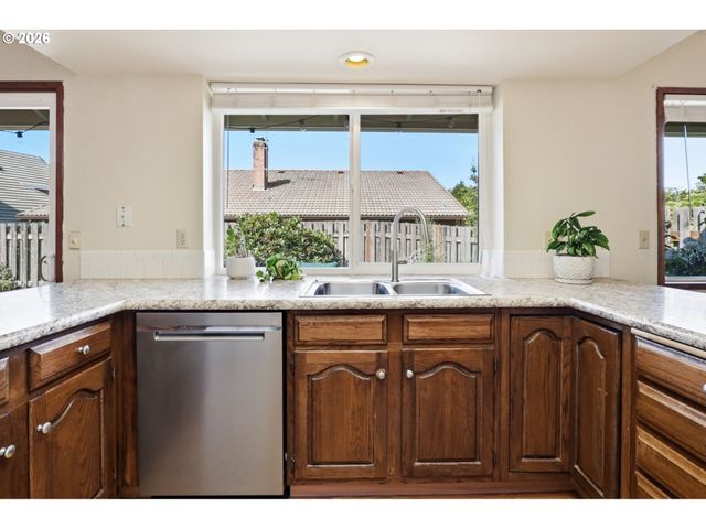 501 N BUCKLEY Ln, Newberg, OR 97132