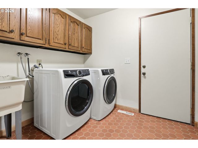 501 N BUCKLEY Ln, Newberg, OR 97132