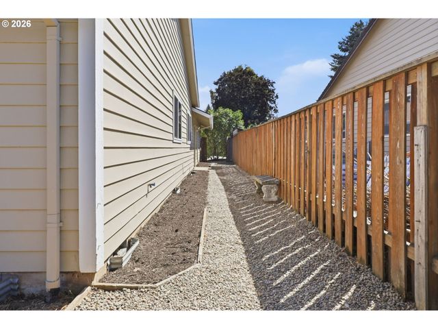 501 N BUCKLEY Ln, Newberg, OR 97132