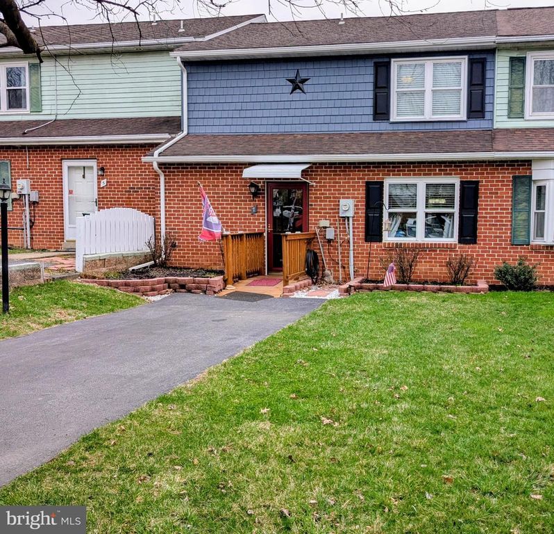 7 WINDING WAY, Lititz, PA 17543