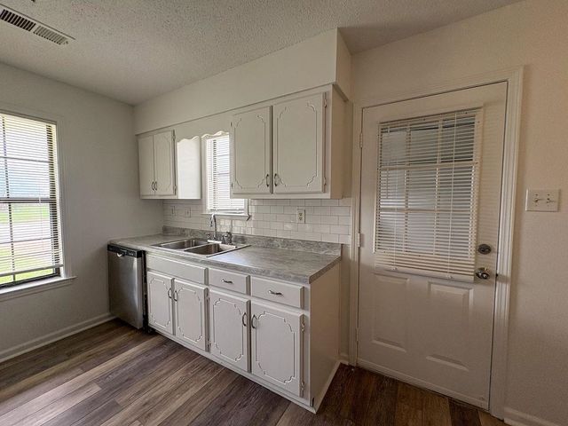 7341 HILLSHIRE DR, Memphis, TN 38133
