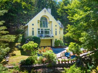 28 Chase Street, Sunapee, NH 03782