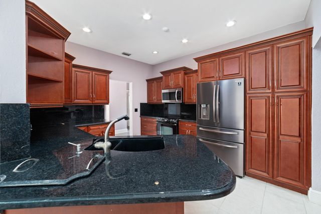 1062 Fairfax Cir W, Boynton Beach, FL 33436