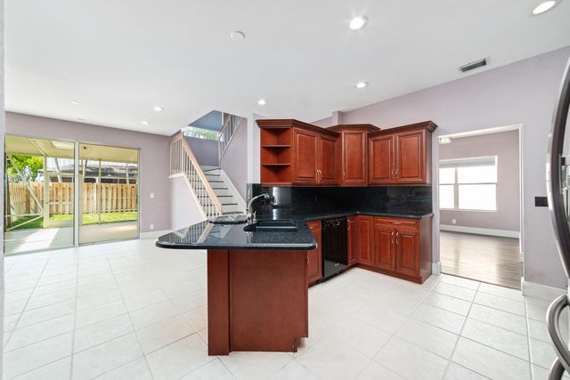 1062 Fairfax Cir W, Boynton Beach, FL 33436