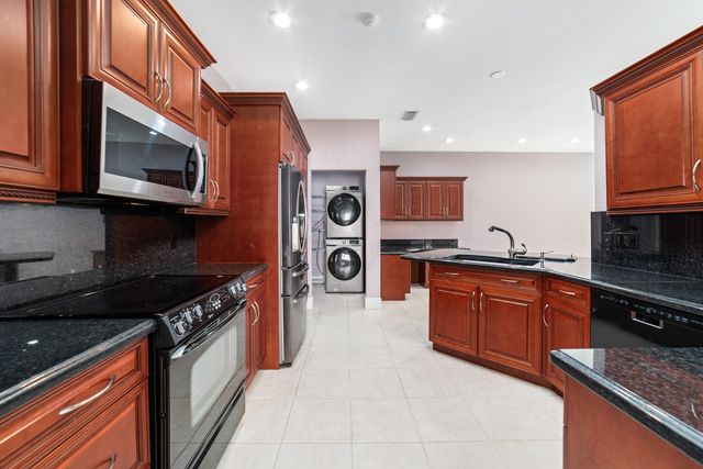 1062 Fairfax Cir W, Boynton Beach, FL 33436