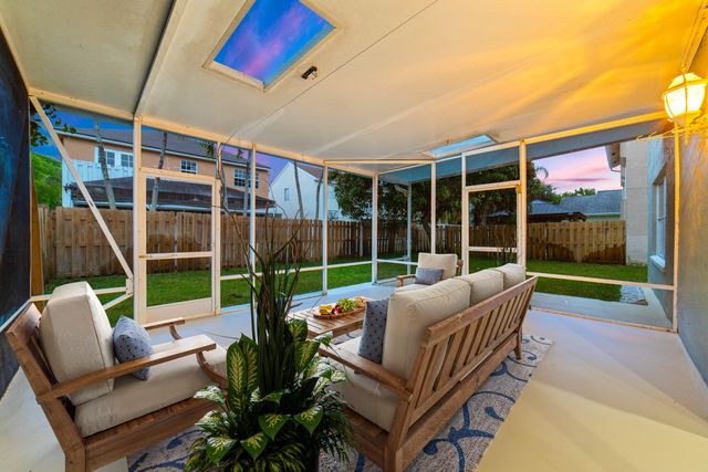 1062 Fairfax Cir W, Boynton Beach, FL 33436