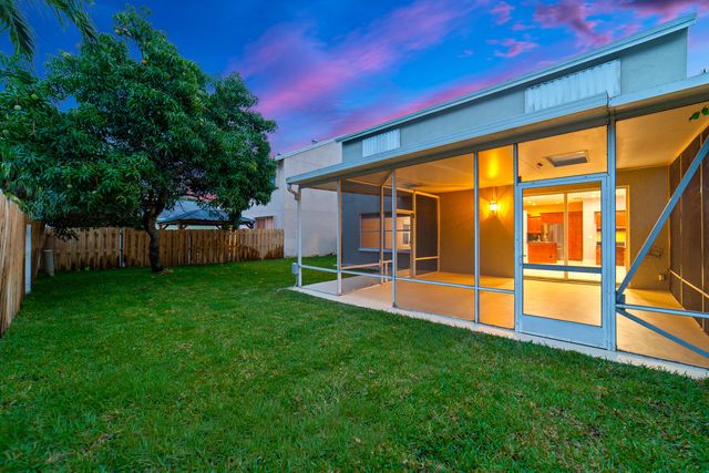 1062 Fairfax Cir W, Boynton Beach, FL 33436
