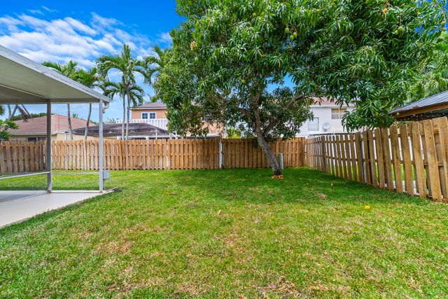 1062 Fairfax Cir W, Boynton Beach, FL 33436