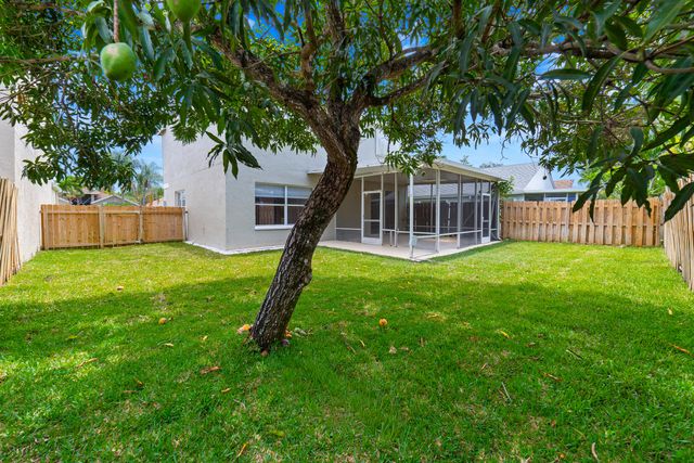 1062 Fairfax Cir W, Boynton Beach, FL 33436