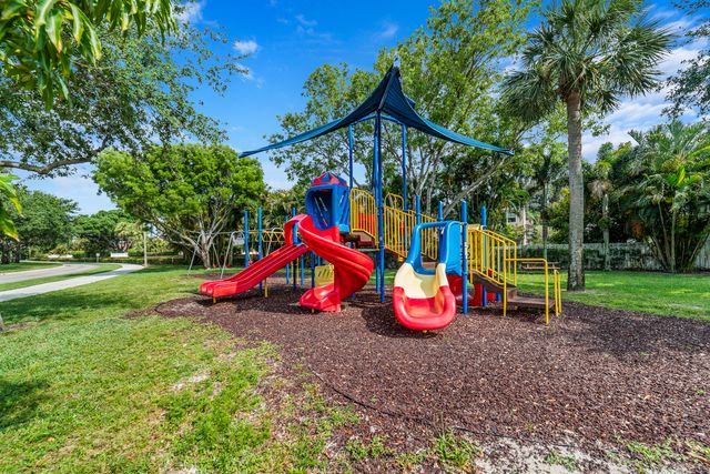 1062 Fairfax Cir W, Boynton Beach, FL 33436