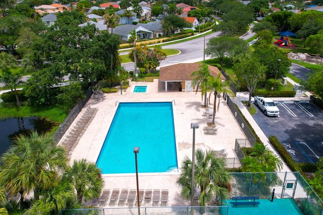1062 Fairfax Cir W, Boynton Beach, FL 33436