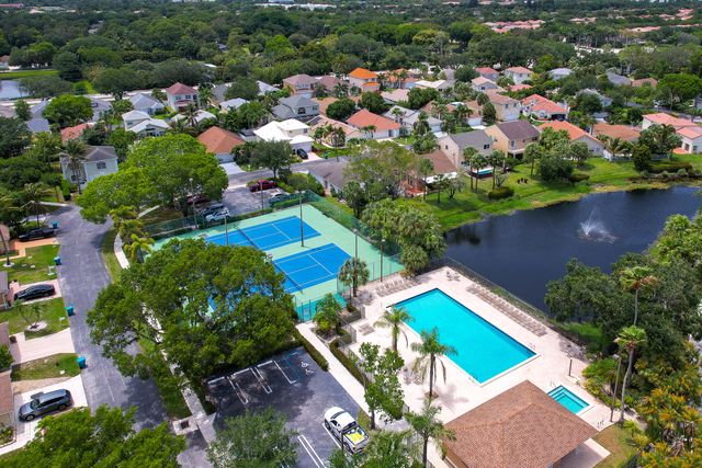 1062 Fairfax Cir W, Boynton Beach, FL 33436