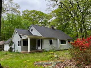 10 Hillside Circle, Mansfield, CT 06268