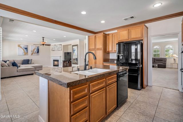 1718 Whitlatch Drive, Lancaster, CA 93535
