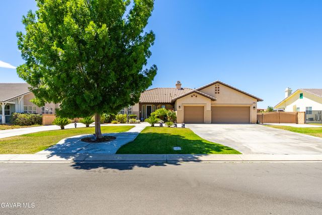 1718 Whitlatch Drive, Lancaster, CA 93535