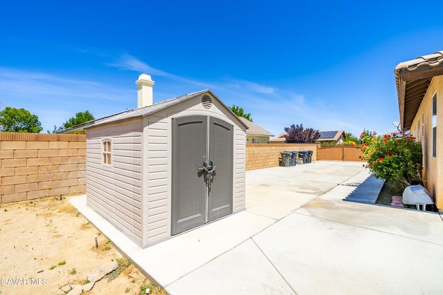 1718 Whitlatch Drive, Lancaster, CA 93535