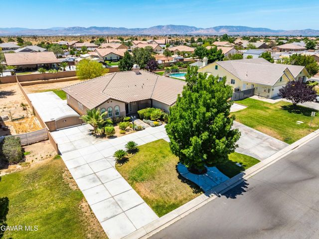 1718 Whitlatch Drive, Lancaster, CA 93535