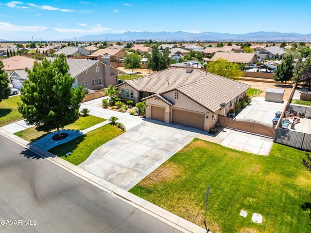 1718 Whitlatch Drive, Lancaster, CA 93535