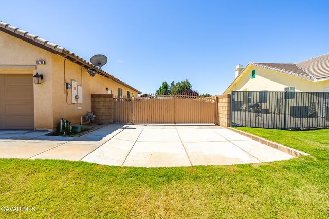 1718 Whitlatch Drive, Lancaster, CA 93535