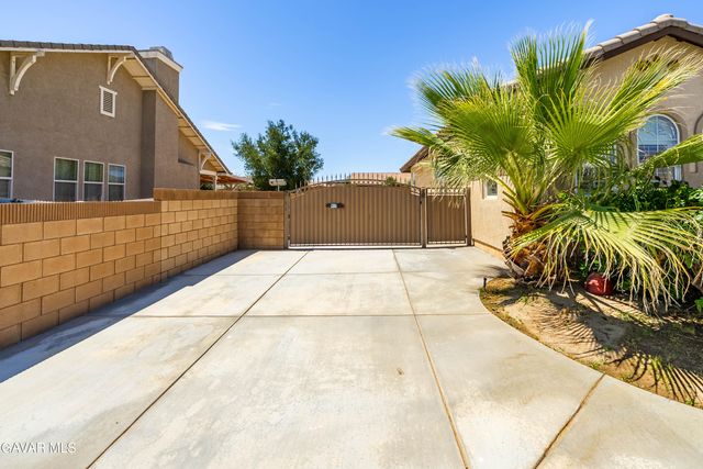 1718 Whitlatch Drive, Lancaster, CA 93535