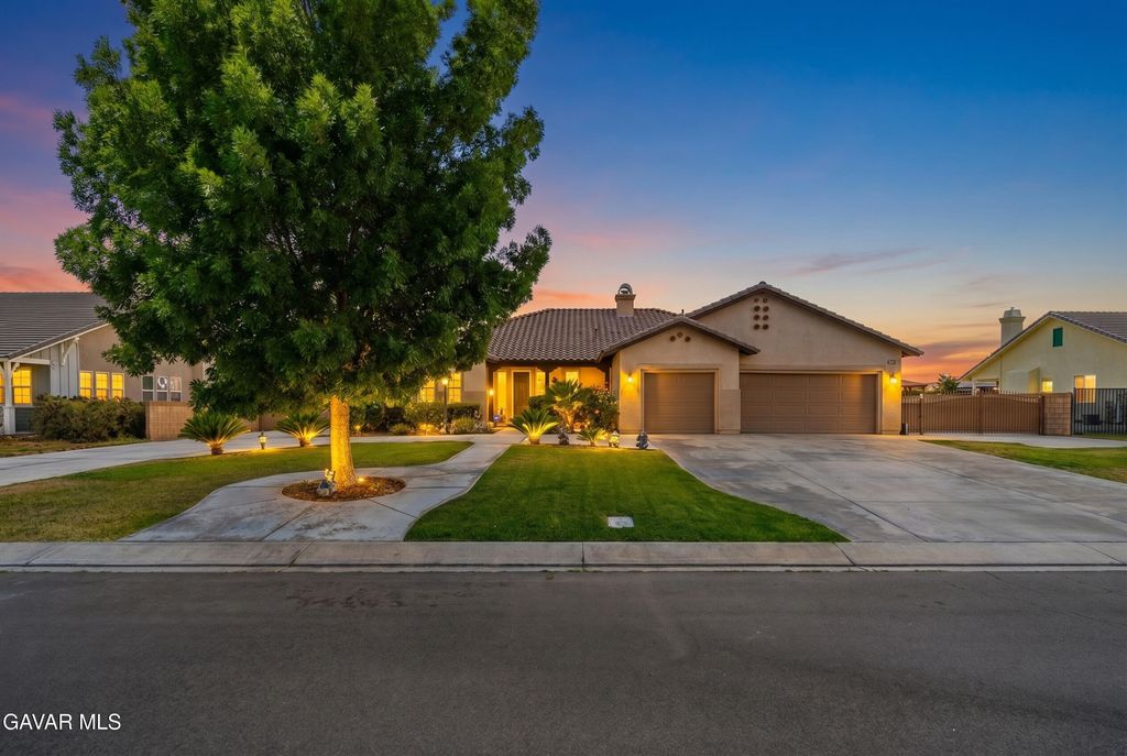 1718 Whitlatch Drive, Lancaster, CA 93535