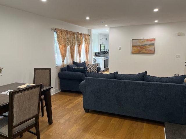 8 Ann Drive APT B, Danbury, CT 06810