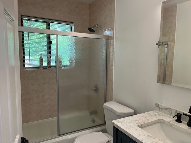 8 Ann Drive APT B, Danbury, CT 06810