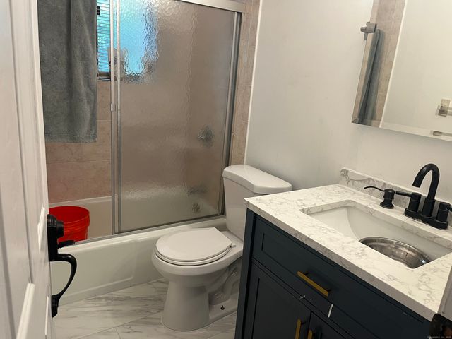 8 Ann Drive APT B, Danbury, CT 06810