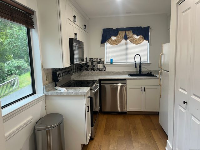 8 Ann Drive APT B, Danbury, CT 06810