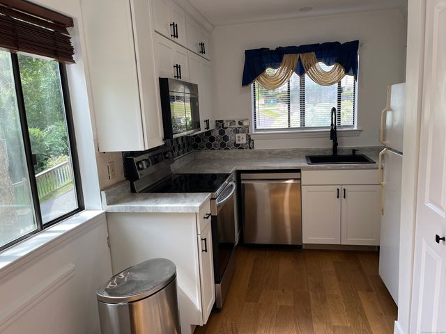 8 Ann Drive APT B, Danbury, CT 06810