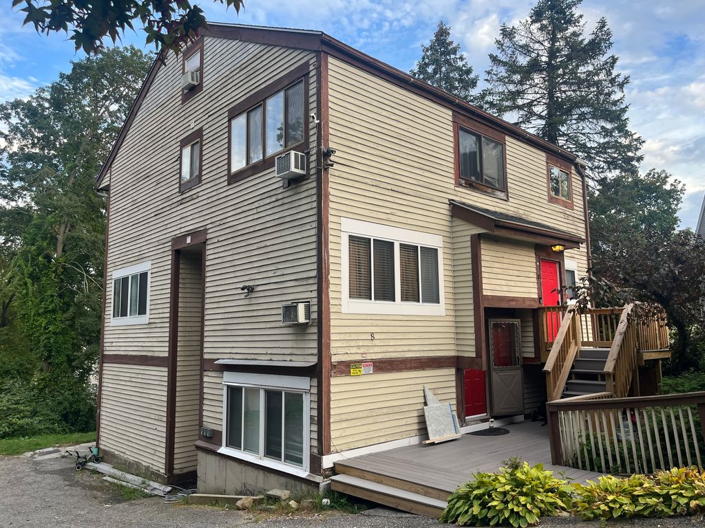 8 Ann Drive APT B, Danbury, CT 06810