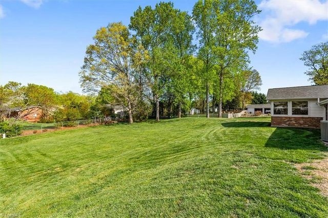 330 Fielding Drive, Kernersville, NC 27284