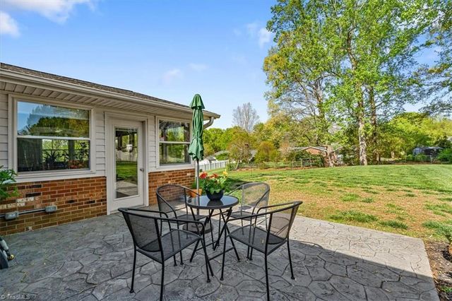 330 Fielding Drive, Kernersville, NC 27284