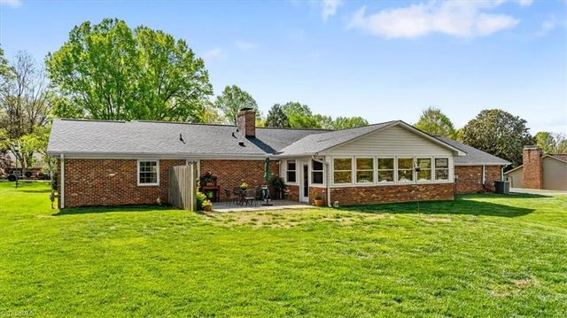 330 Fielding Drive, Kernersville, NC 27284