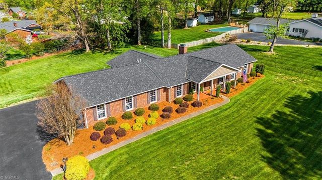 330 Fielding Drive, Kernersville, NC 27284