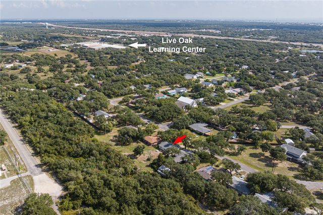 123 Cenizo St, Rockport, TX 78382