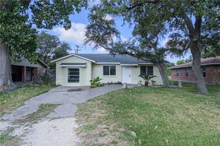 123 Cenizo St, Rockport, TX 78382