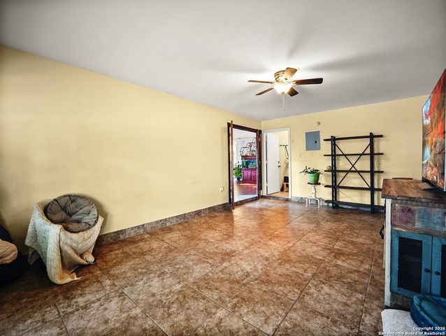 988 Summit, Lakehills, TX 78063