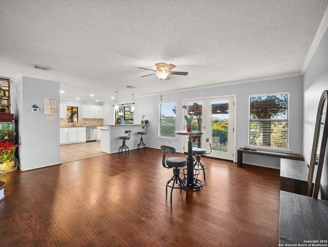 988 Summit, Lakehills, TX 78063