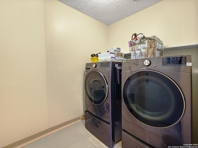 988 Summit, Lakehills, TX 78063