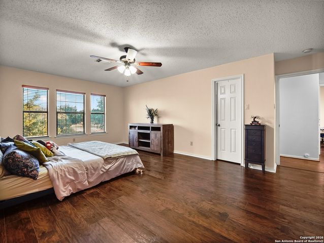 988 Summit, Lakehills, TX 78063