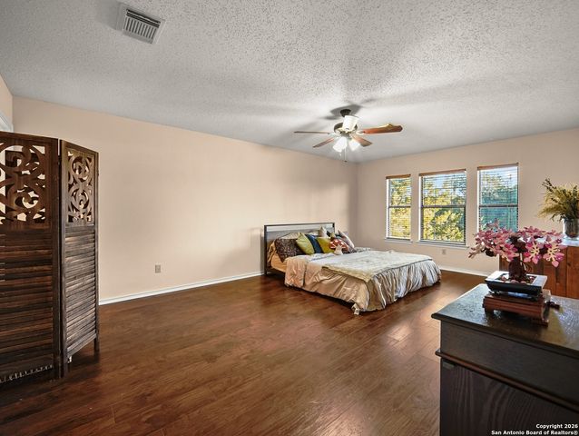 988 Summit, Lakehills, TX 78063