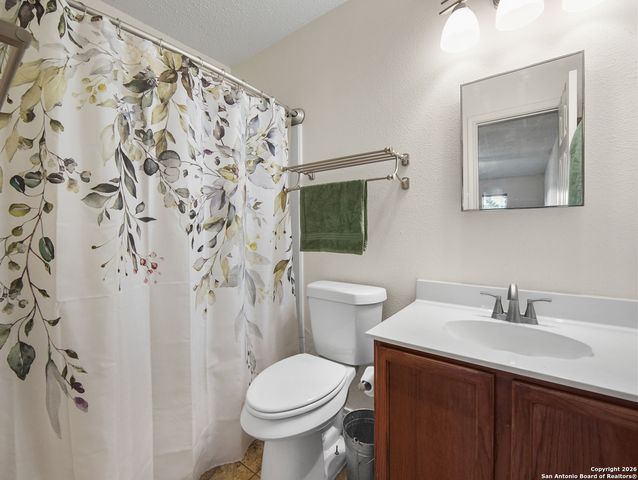 988 Summit, Lakehills, TX 78063